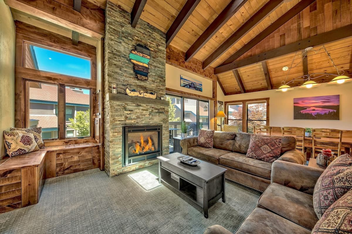 Lakeland Village Mountain Retreat by Beach - Photo 1