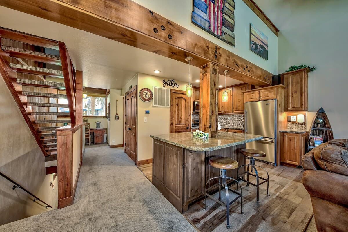 Lakeland Village Mountain Retreat by Beach - Photo 2