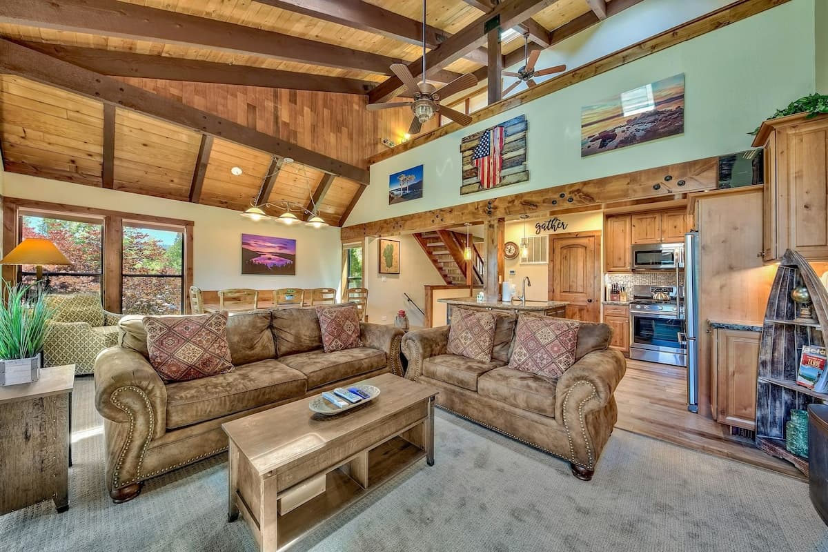 Lakeland Village Mountain Retreat by Beach - Photo 3