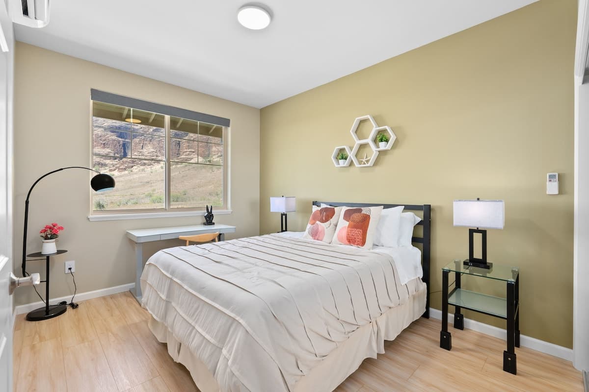 Home in Waianae · ★4.83 · 3 bedrooms · 4 beds · 2.5 private baths - Photo 3