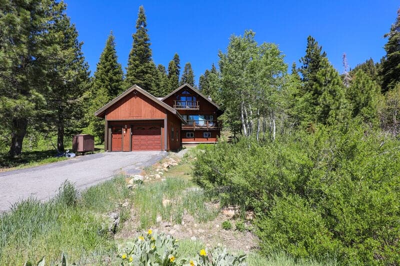 Alpine Meadows Views, Deck & Entertaining Space - Photo 3