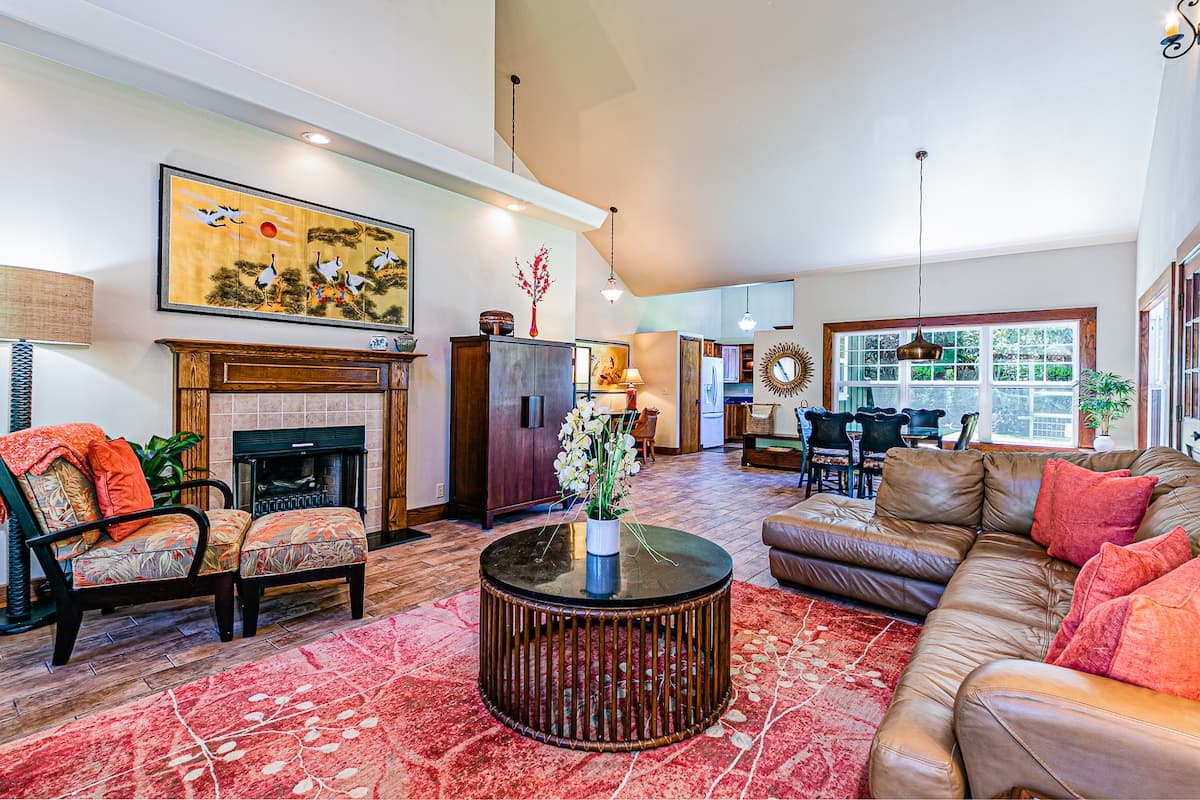 Home in Volcano · ★4.77 · 4 bedrooms · 5 beds · 3 private baths - Photo 2