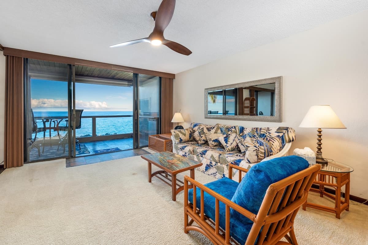 Condo in Kailua-Kona · ★4.62 · 2 bedrooms · 3 beds · 2 shared baths - Photo 5