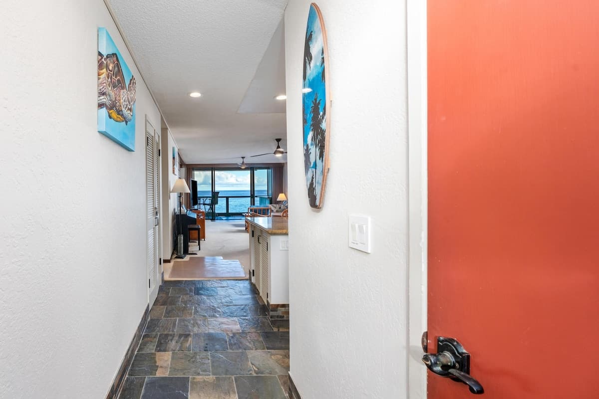 Condo in Kailua-Kona · ★4.62 · 2 bedrooms · 3 beds · 2 shared baths - Photo 2