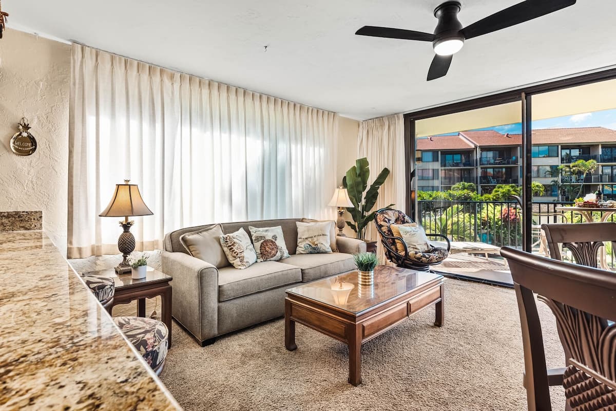 Condo in Lahaina · ★5.0 · 1 bedroom · 2 beds · 1 private bath - Photo 3