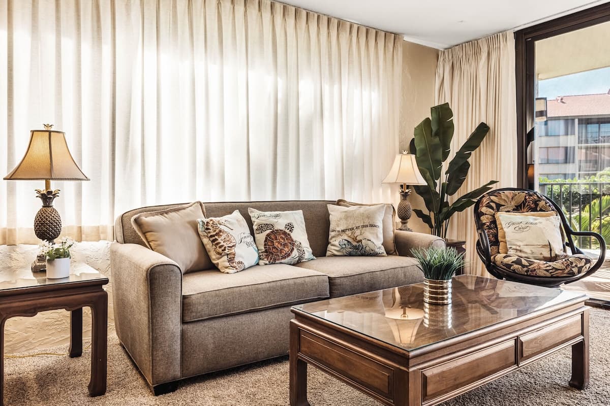 Condo in Lahaina · ★5.0 · 1 bedroom · 2 beds · 1 private bath - Photo 4