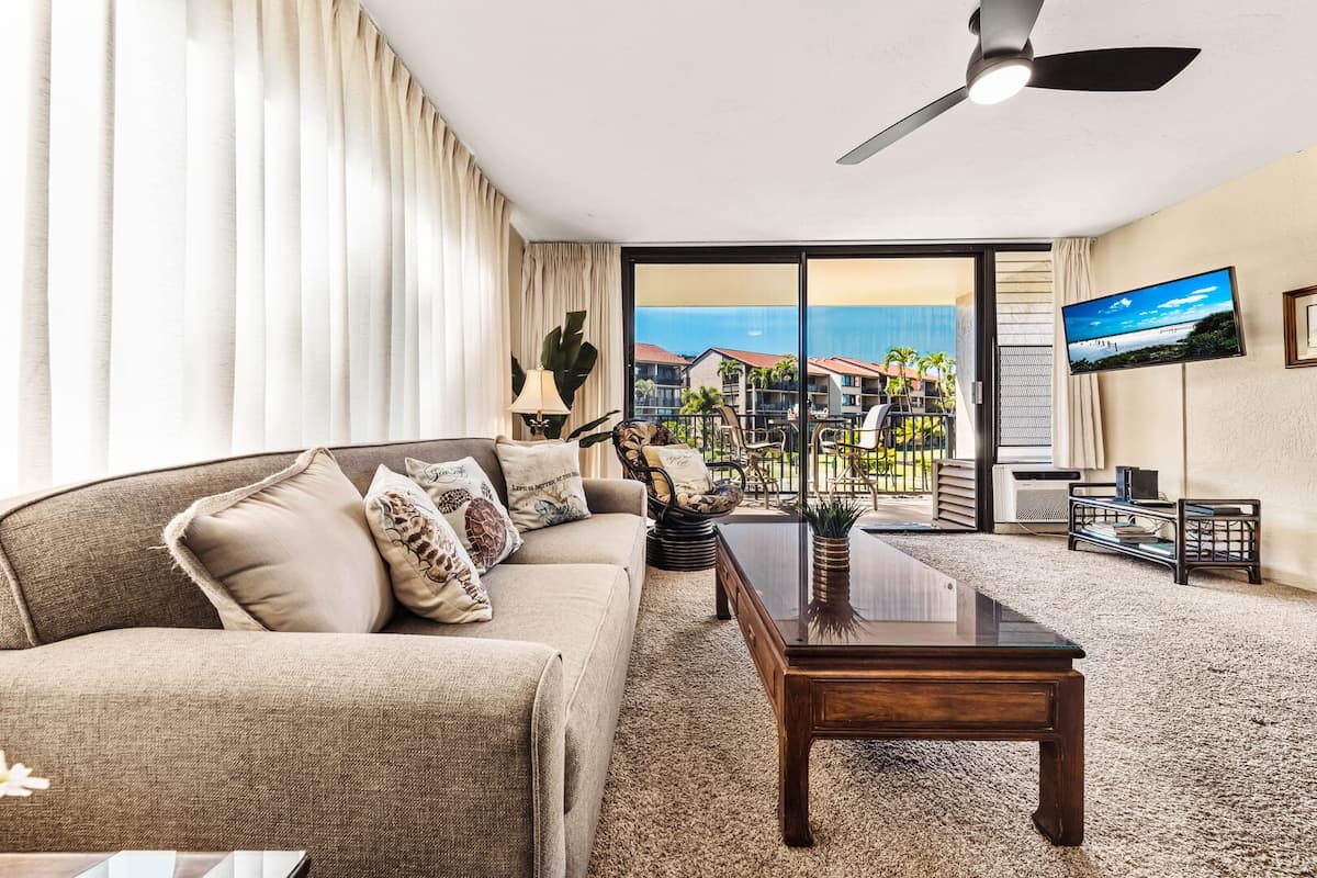 Condo in Lahaina · ★5.0 · 1 bedroom · 2 beds · 1 private bath - Photo 5