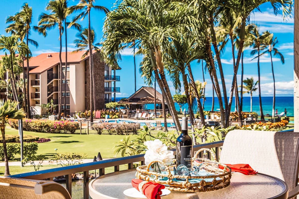 Condo in Lahaina · ★5.0 · 1 bedroom · 2 beds · 1 private bath - Photo 2