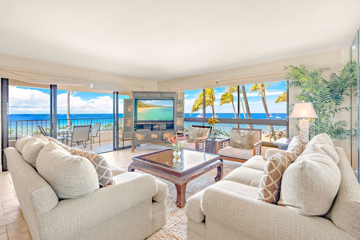Condo in Lahaina · ★5.0 · 2 bedrooms · 3 beds · 2 baths - Photo 2