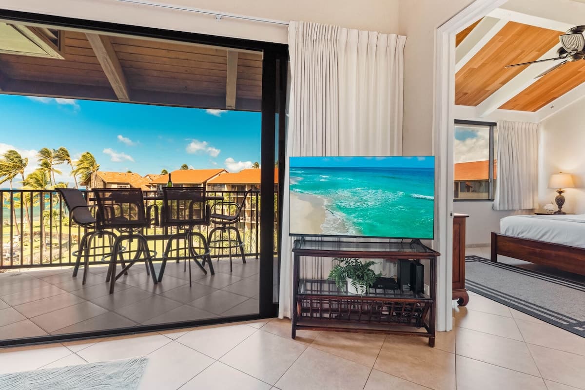 Condo in Lahaina · ★4.56 · 3 bedrooms · 5 beds · 2 baths - Photo 5
