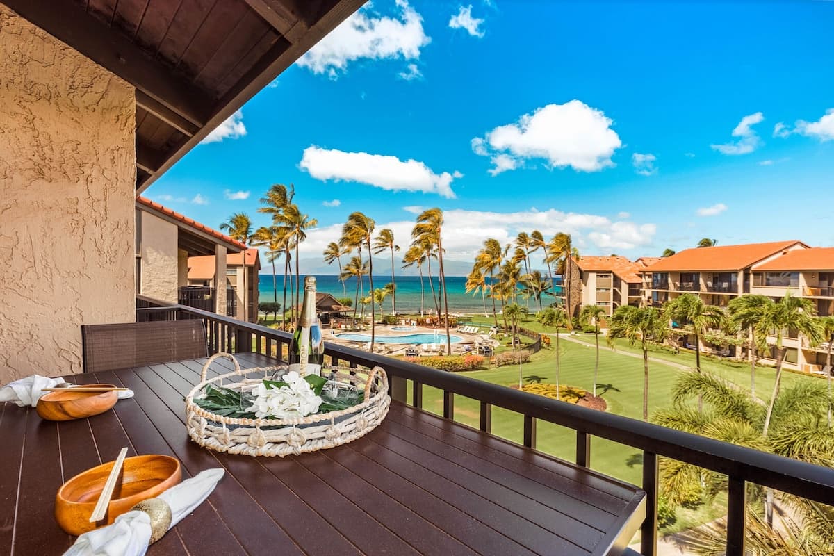 Condo in Lahaina · ★4.56 · 3 bedrooms · 5 beds · 2 baths - Photo 1