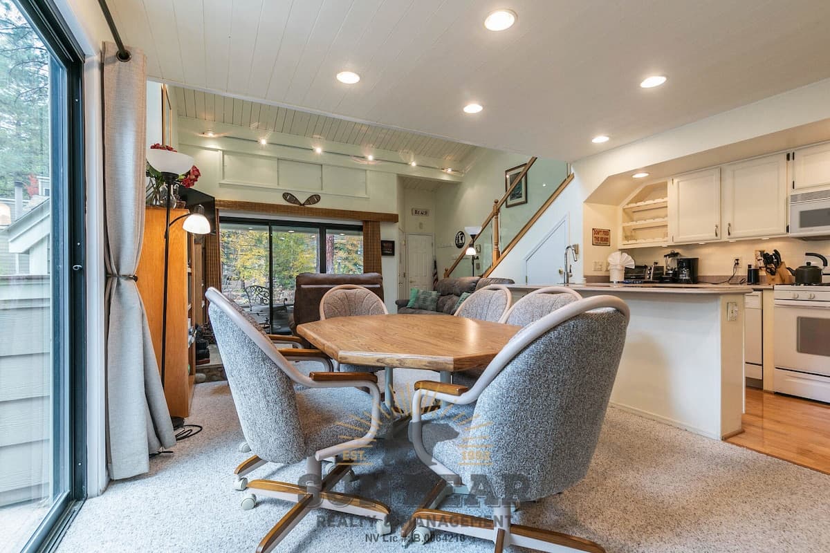 Condo in Incline Village · ★5.0 · 3 bedrooms · 6 beds · 2 private baths - Photo 4