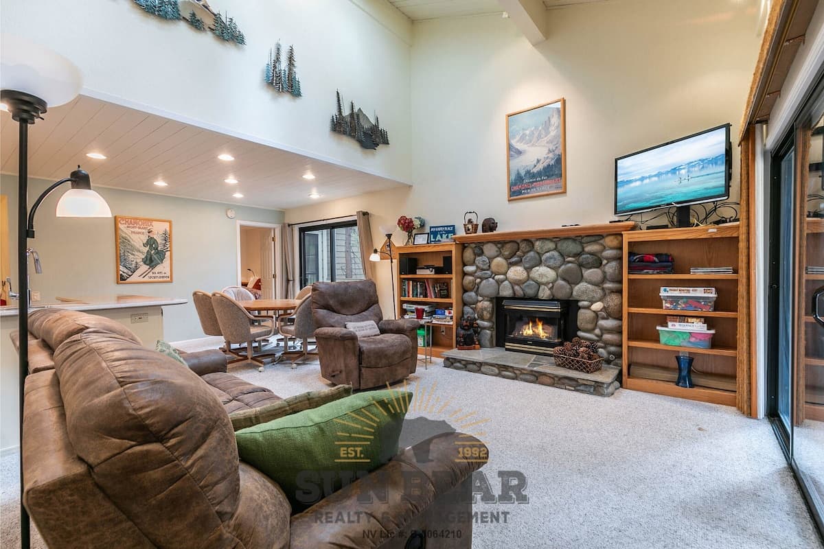 Condo in Incline Village · ★5.0 · 3 bedrooms · 6 beds · 2 private baths - Photo 1