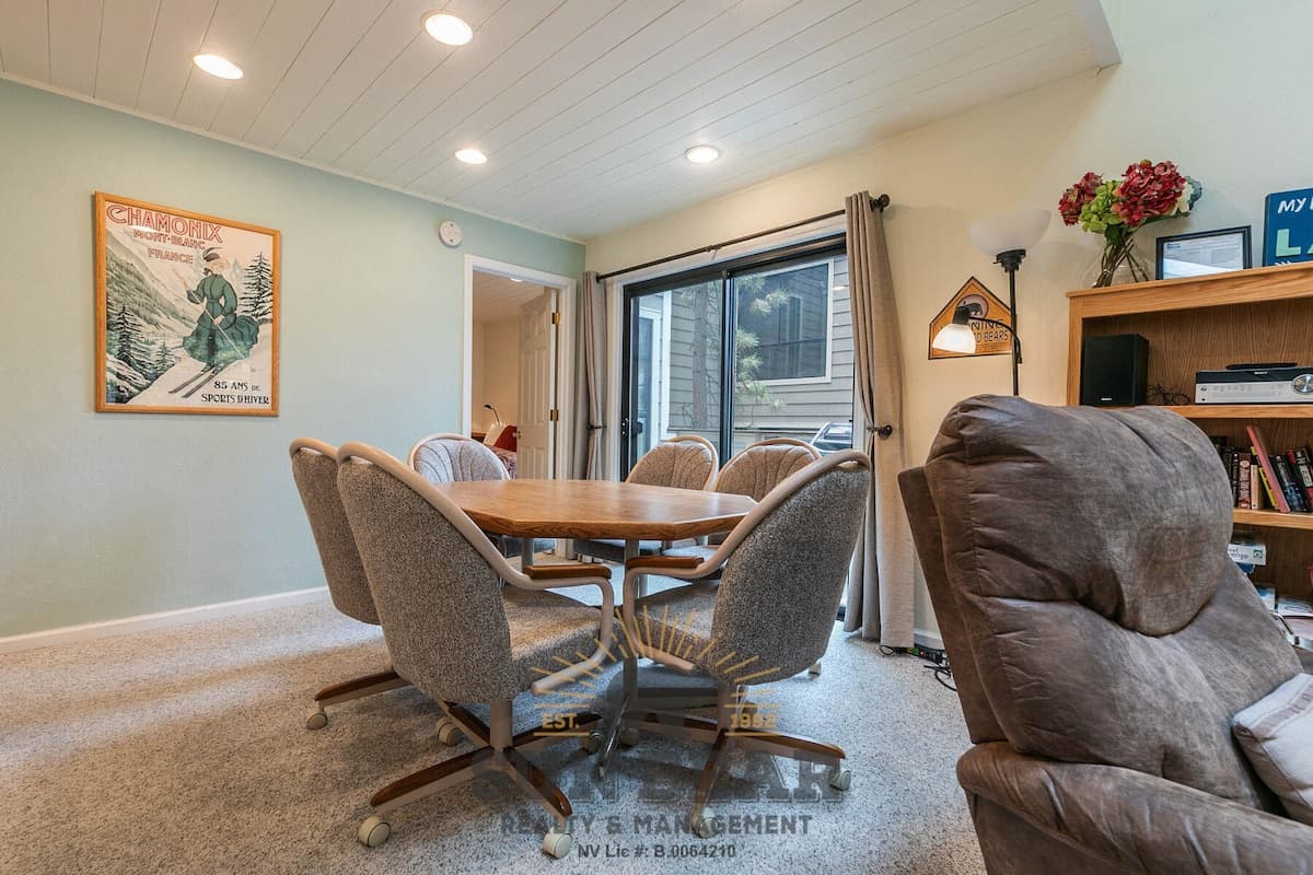 Condo in Incline Village · ★5.0 · 3 bedrooms · 6 beds · 2 private baths - Photo 5