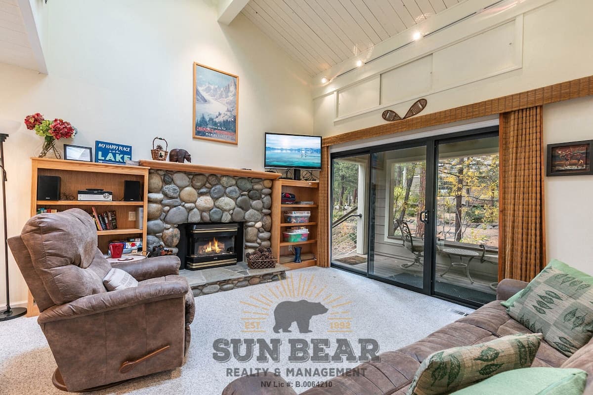 Condo in Incline Village · ★5.0 · 3 bedrooms · 6 beds · 2 private baths - Photo 3