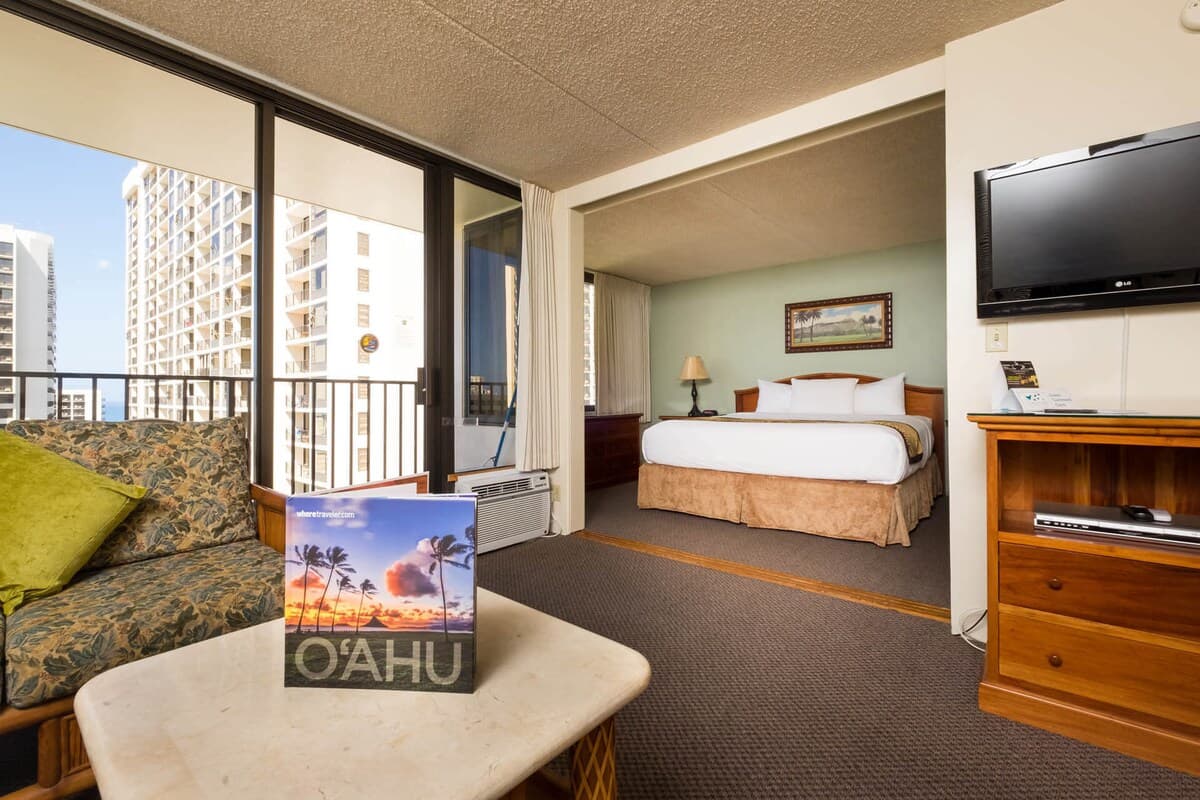 1BR Condo near Waikiki Beach w/ Private Lanai - Photo 4