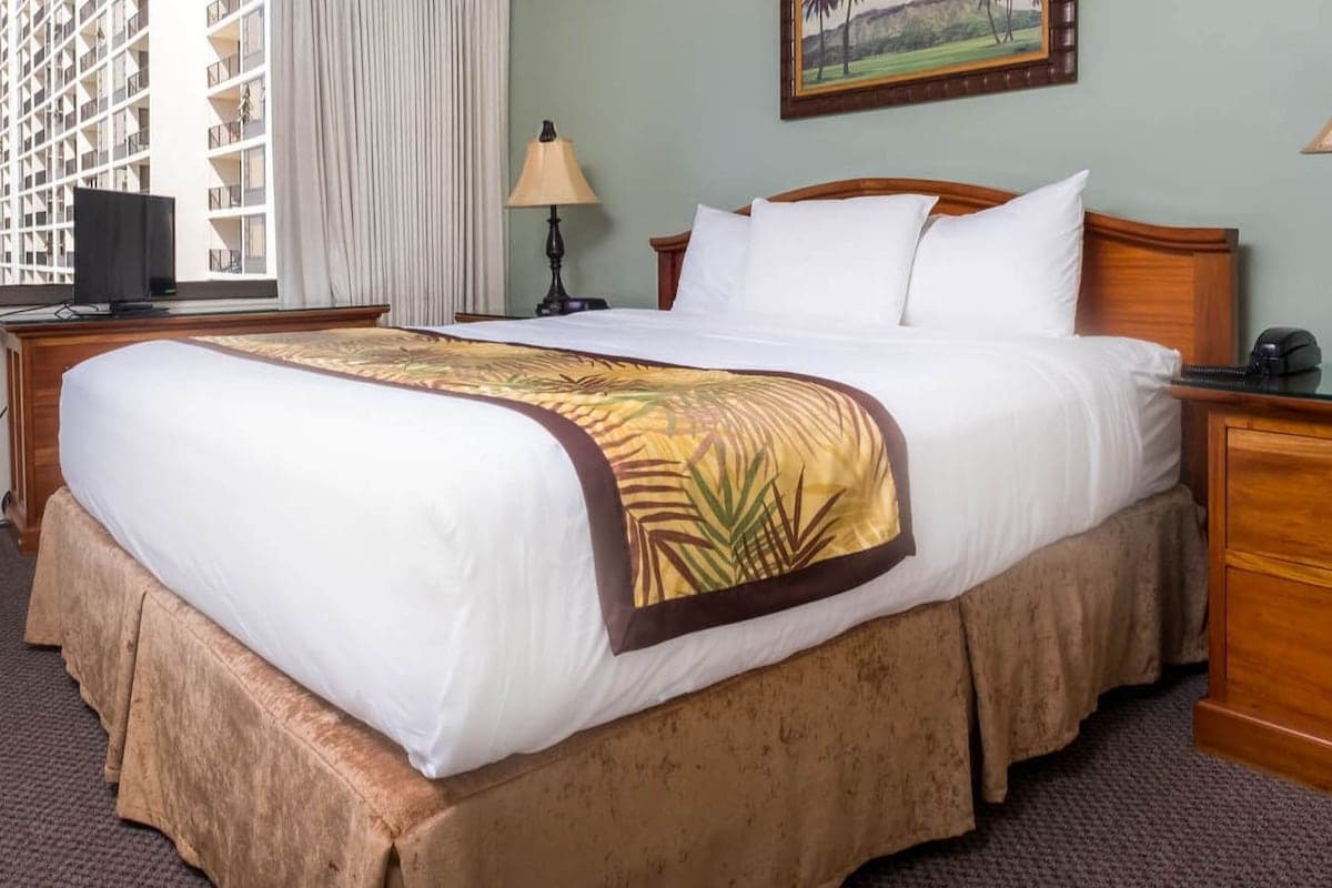 1BR Condo near Waikiki Beach w/ Private Lanai - Photo 5
