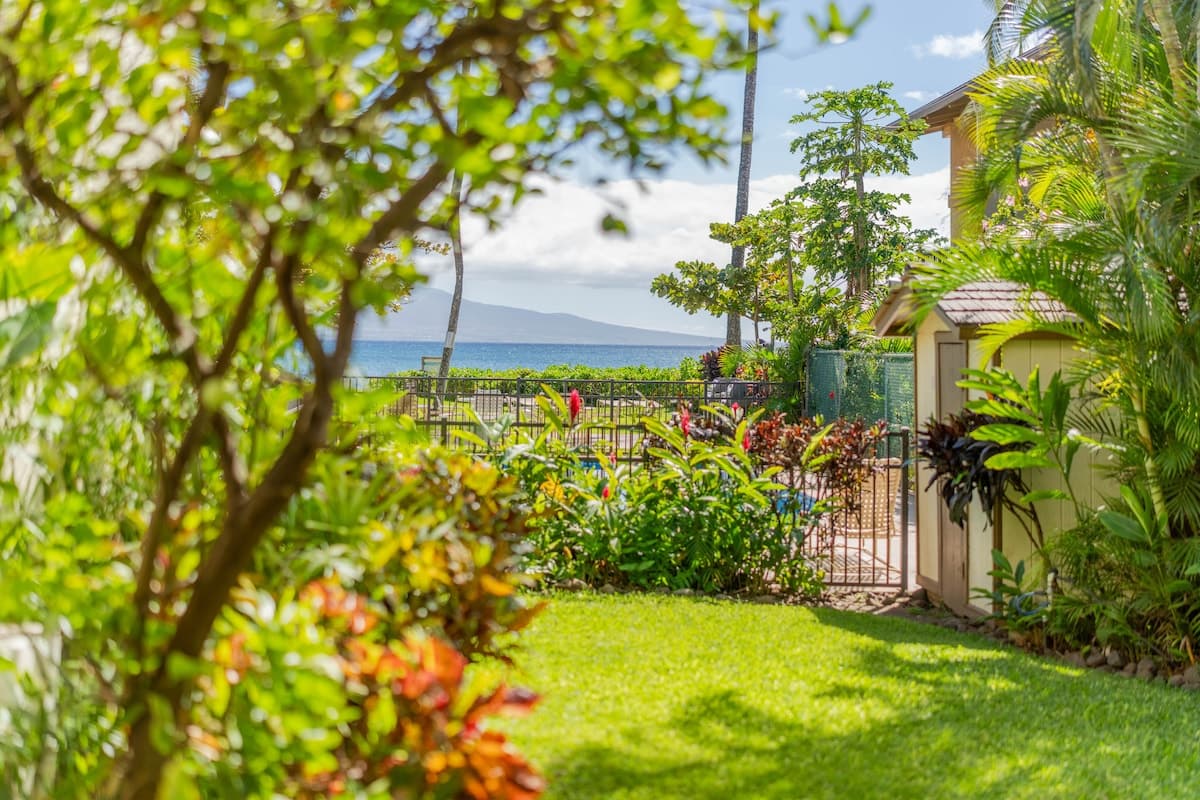 Condo in Wailuku · ★4.74 · 2 bedrooms · 4 beds · 2 baths - Photo 1