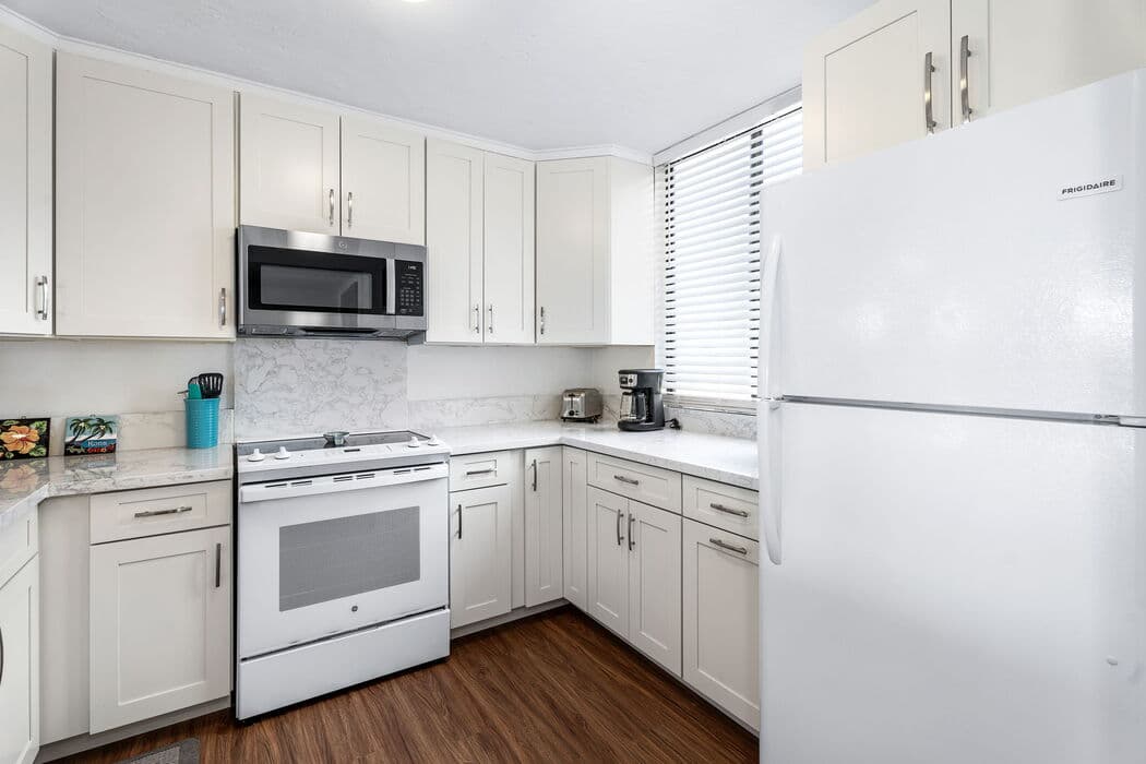Condo in Kailua-Kona · ★4.75 · 2 bedrooms · 3 beds · 2 baths - Photo 4
