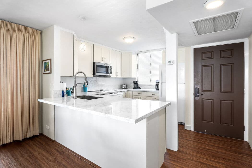 Condo in Kailua-Kona · ★4.75 · 2 bedrooms · 3 beds · 2 baths - Photo 3