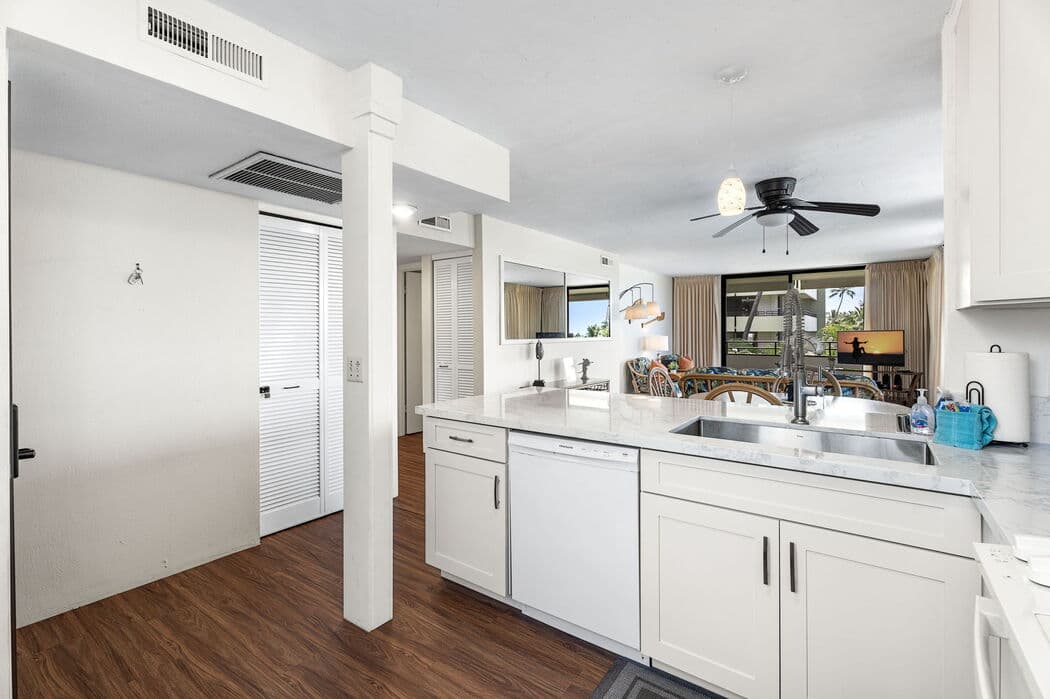 Condo in Kailua-Kona · ★4.75 · 2 bedrooms · 3 beds · 2 baths - Photo 5