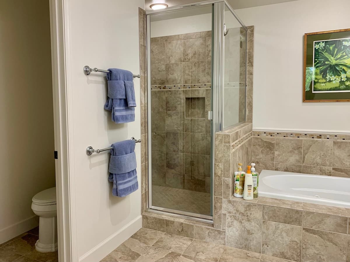 Fully equipped 2BR gem in quiet spot in Kulalani - Photo 4