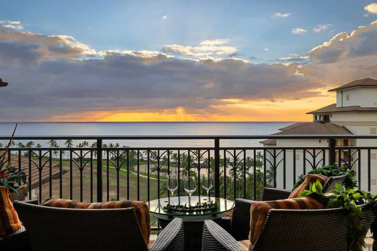 Condo in Kapolei · ★5.0 · 3 bedrooms · 5 beds · 2.5 private baths - Photo 1