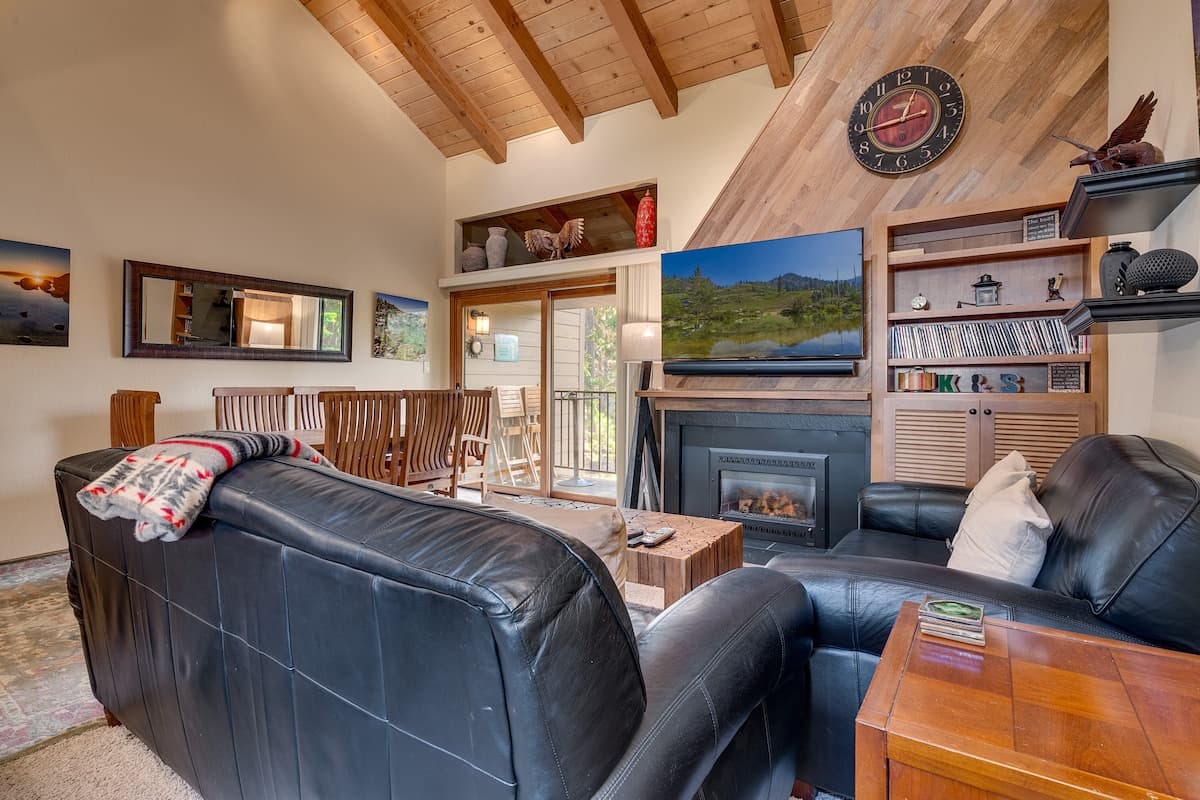 Dog-Friendly Townhome with Loft & Balcony - Photo 1