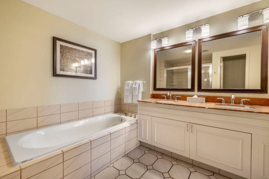 Resort in Koloa · ★5.0 · 2 bedrooms · 4 beds · 2 private baths - Photo 5