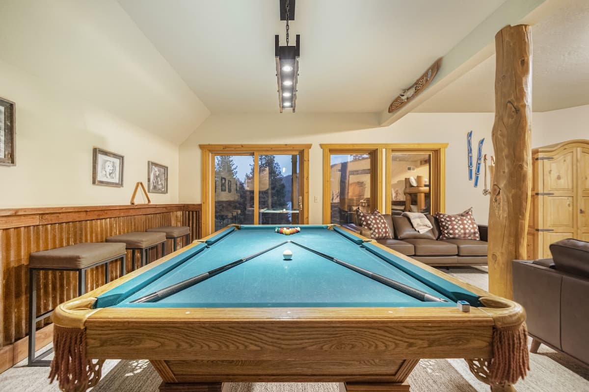 Truckee Cabin Lake Access, Hot Tub, Billiards - Photo 3