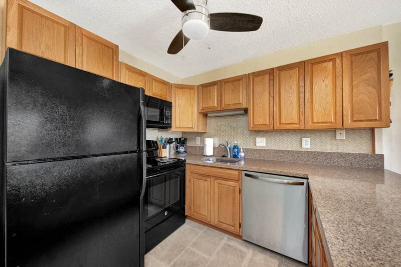 Condo in Lihue · ★4.4 · 2 bedrooms · 3 beds · 1.5 shared baths - Photo 4