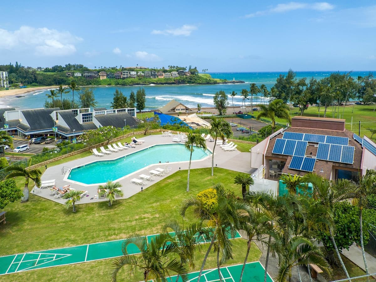 Condo in Lihue · ★4.4 · 2 bedrooms · 3 beds · 1.5 shared baths - Photo 1