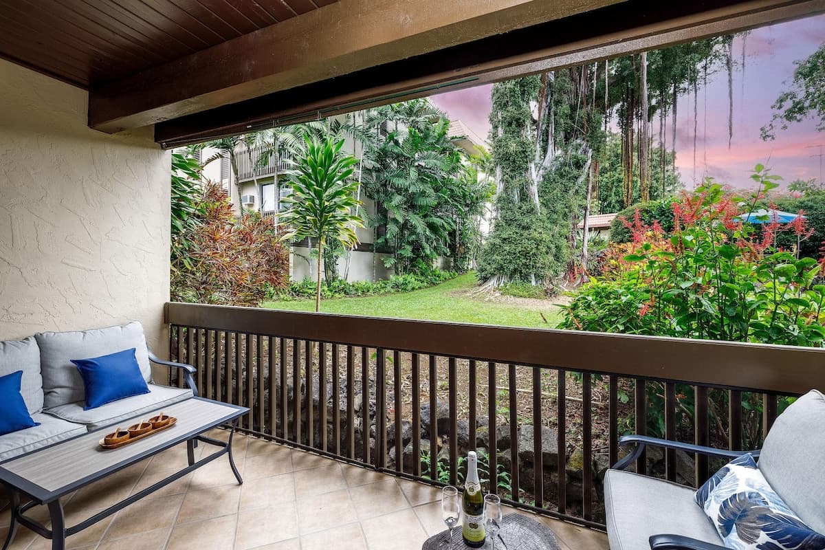 Condo in Kailua-Kona · ★5.0 · 2 bedrooms · 3 beds · 2 private baths - Photo 1