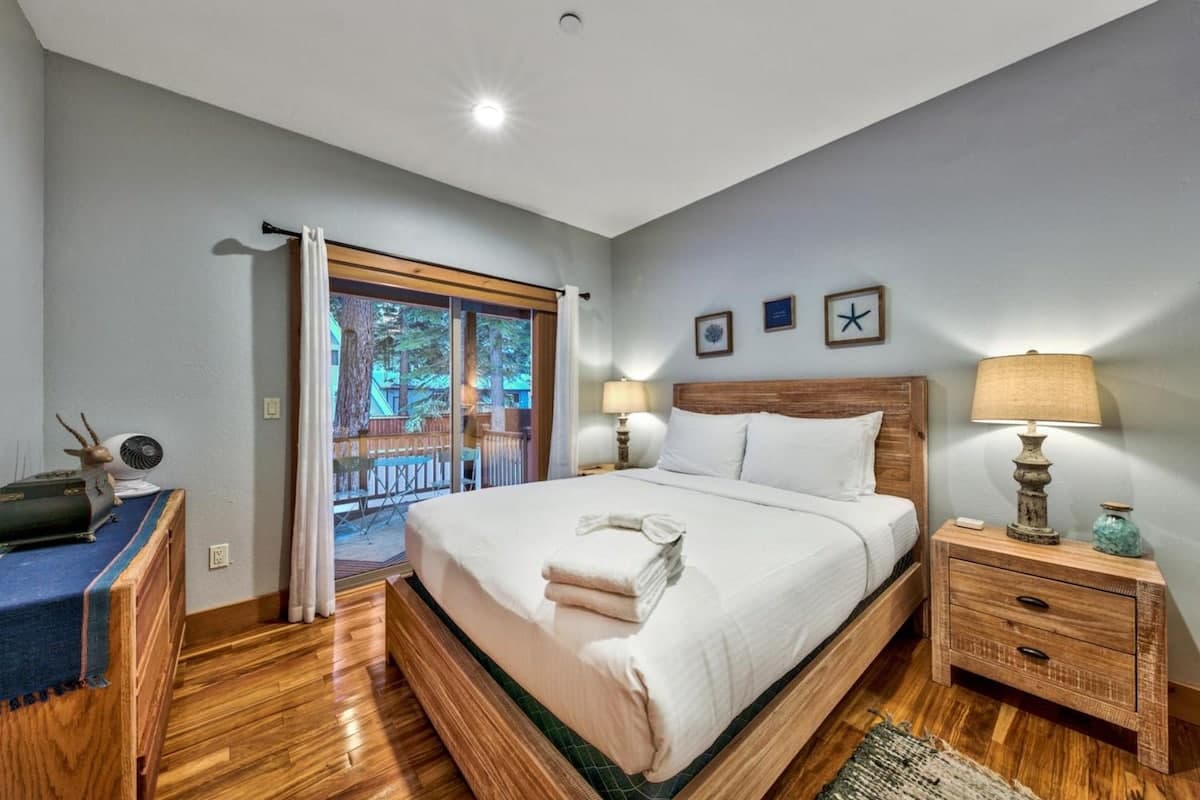 Pet-Friendly Cabin, 2 Fireplaces, Game Room - Photo 4