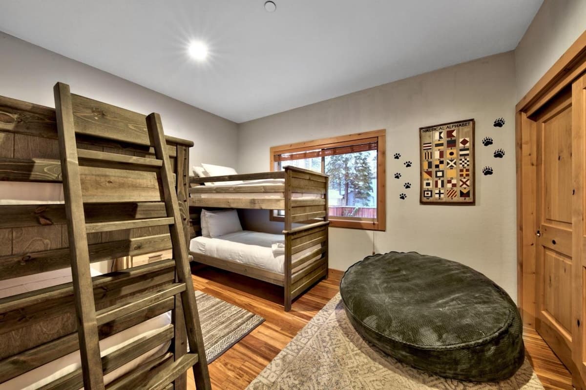 Pet-Friendly Cabin, 2 Fireplaces, Game Room - Photo 5