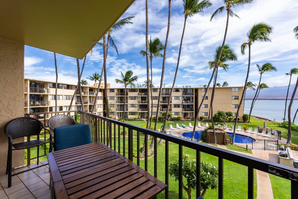 Condo in Wailuku · ★4.5 · 2 bedrooms · 4 beds · 2 shared baths - Photo 4