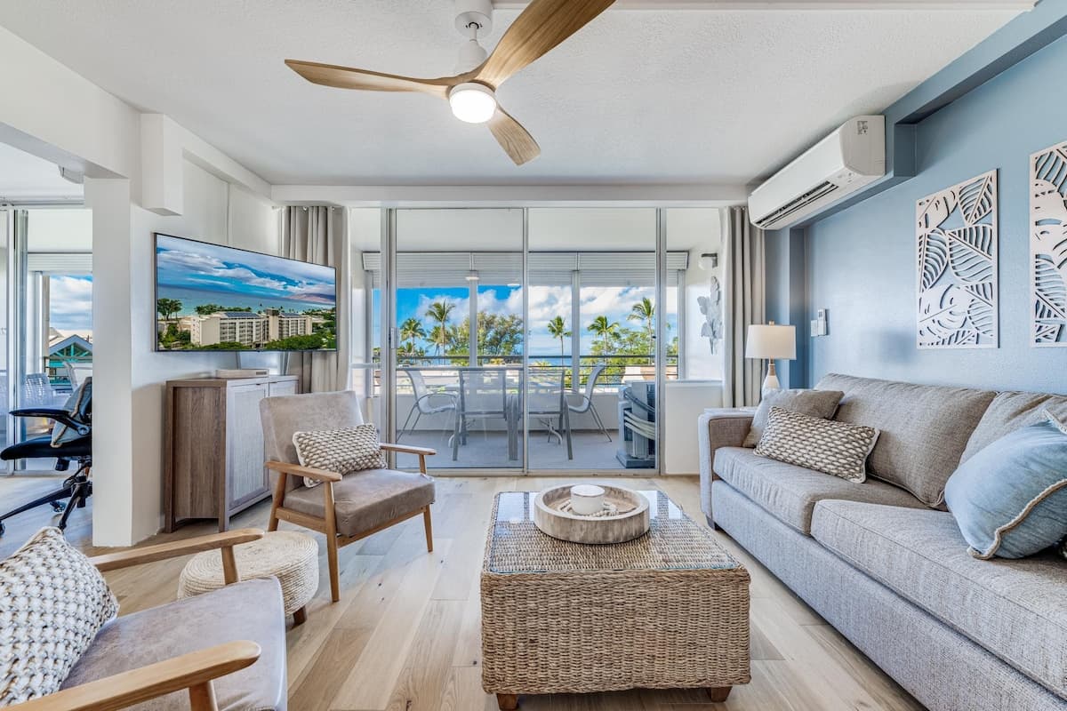 June Specials Beautiful Stylish Condo W/ Amazing - Photo 1