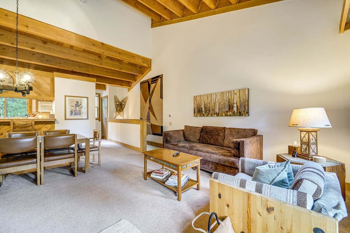 Truckee Townhome with Pool, Hot Tub & Fireplace - Photo 4