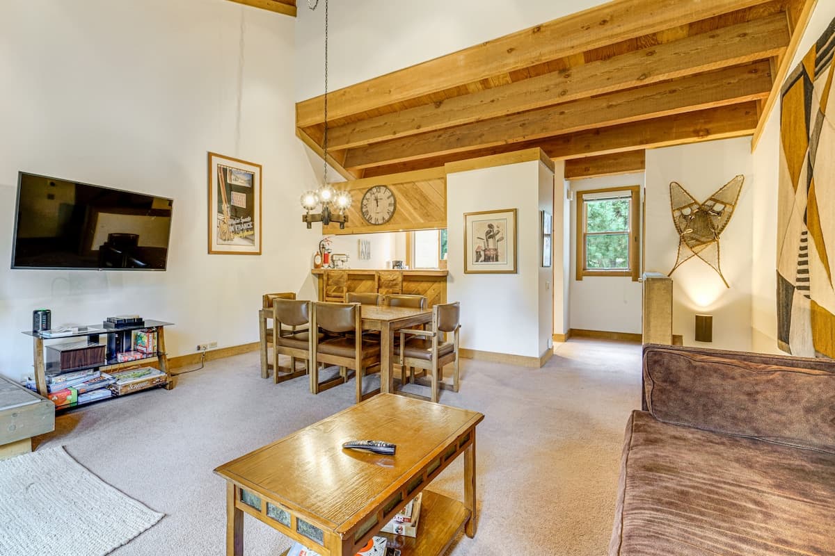 Truckee Townhome with Pool, Hot Tub & Fireplace - Photo 5