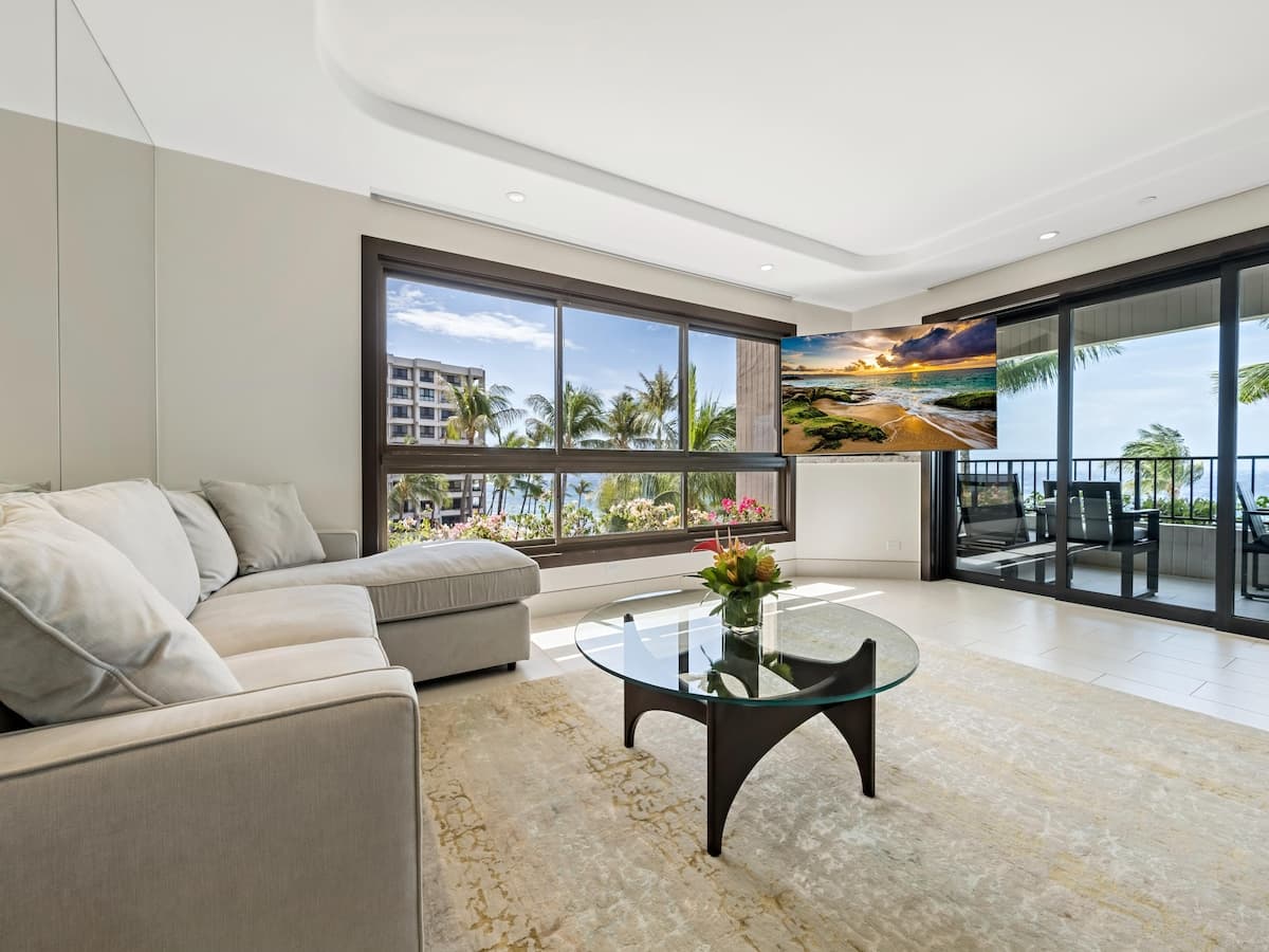 Condo in Lahaina · ★5.0 · 2 bedrooms · 3 beds · 2 baths - Photo 3
