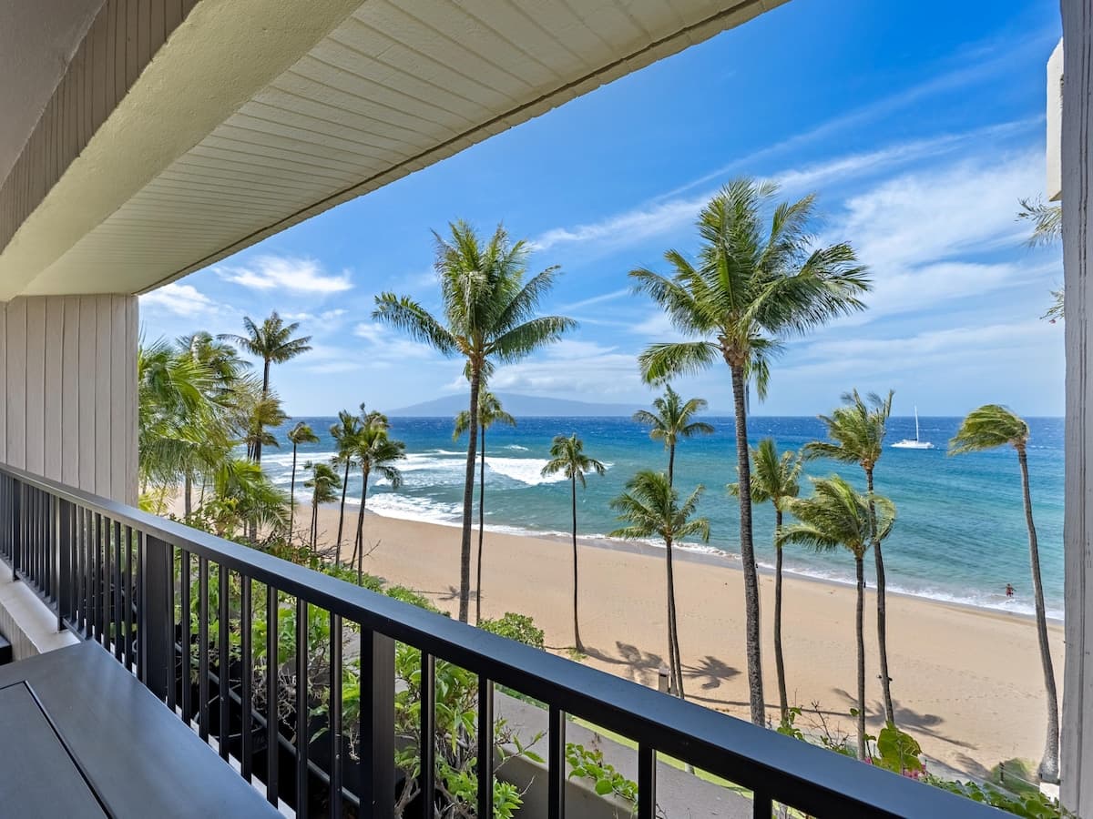 Condo in Lahaina · ★5.0 · 2 bedrooms · 3 beds · 2 baths - Photo 1