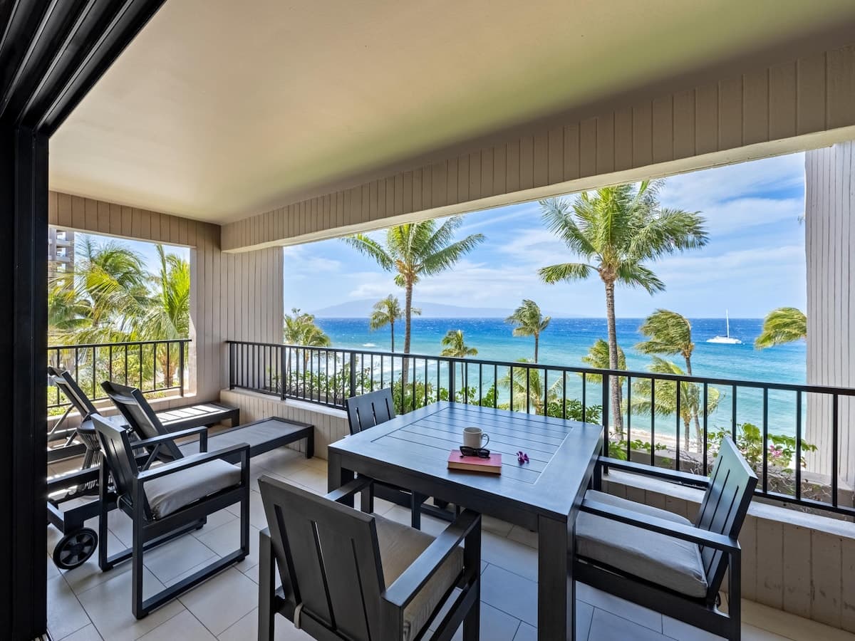 Condo in Lahaina · ★5.0 · 2 bedrooms · 3 beds · 2 baths - Photo 2