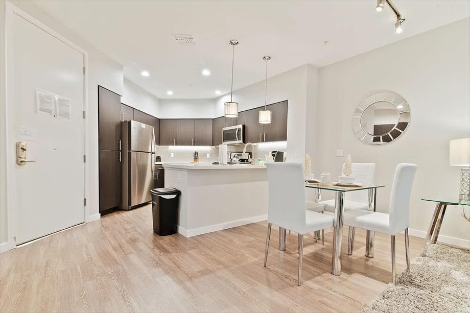 Spacious & Sunny 1BR in Menlo Park! - Photo 3