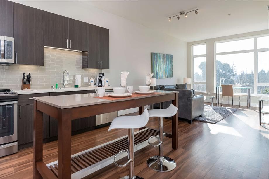 Modern 1BR Perfect for Business | WiFi | Kitchen - Photo 5