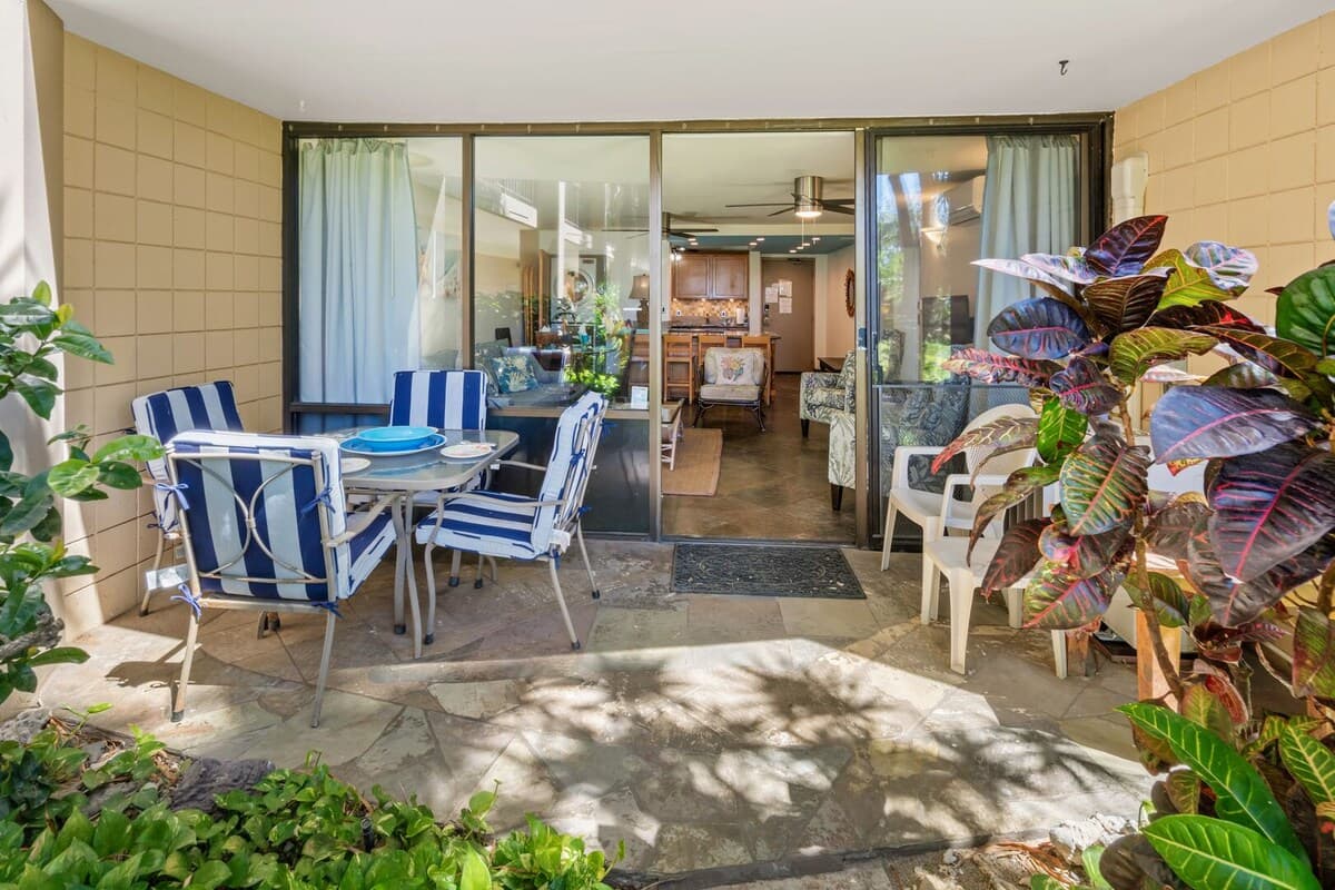 Condo in Lahaina · ★4.66 · 2 bedrooms · 4 beds · 2 baths - Photo 5