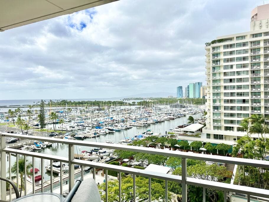 Luxury Partial Ocean/Marina View Unit @ The Ilikai - Photo 2