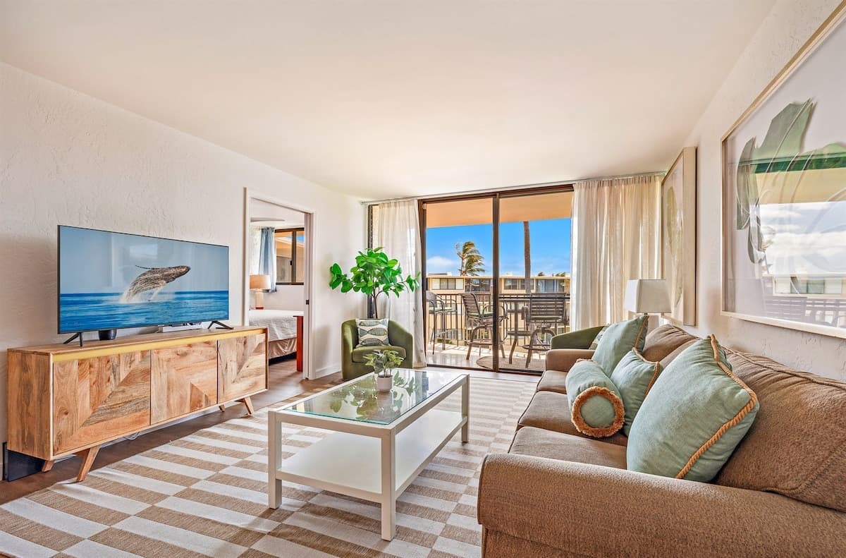 Condo in Wailuku · ★4.95 · 2 bedrooms · 4 beds · 2 private baths - Photo 4