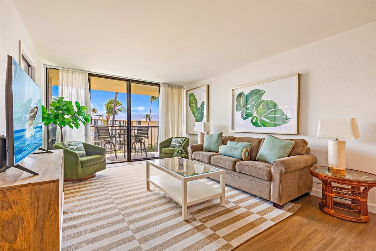 Condo in Wailuku · ★4.95 · 2 bedrooms · 4 beds · 2 private baths - Photo 2