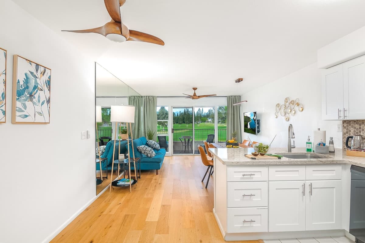 bright 3 bed,3 bath, pool, hot tub, tennis, breeze - Photo 4
