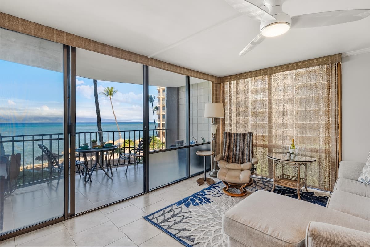 Condo in Lahaina · ★4.8 · 1 bedroom · 2 beds · 1 bath - Photo 5
